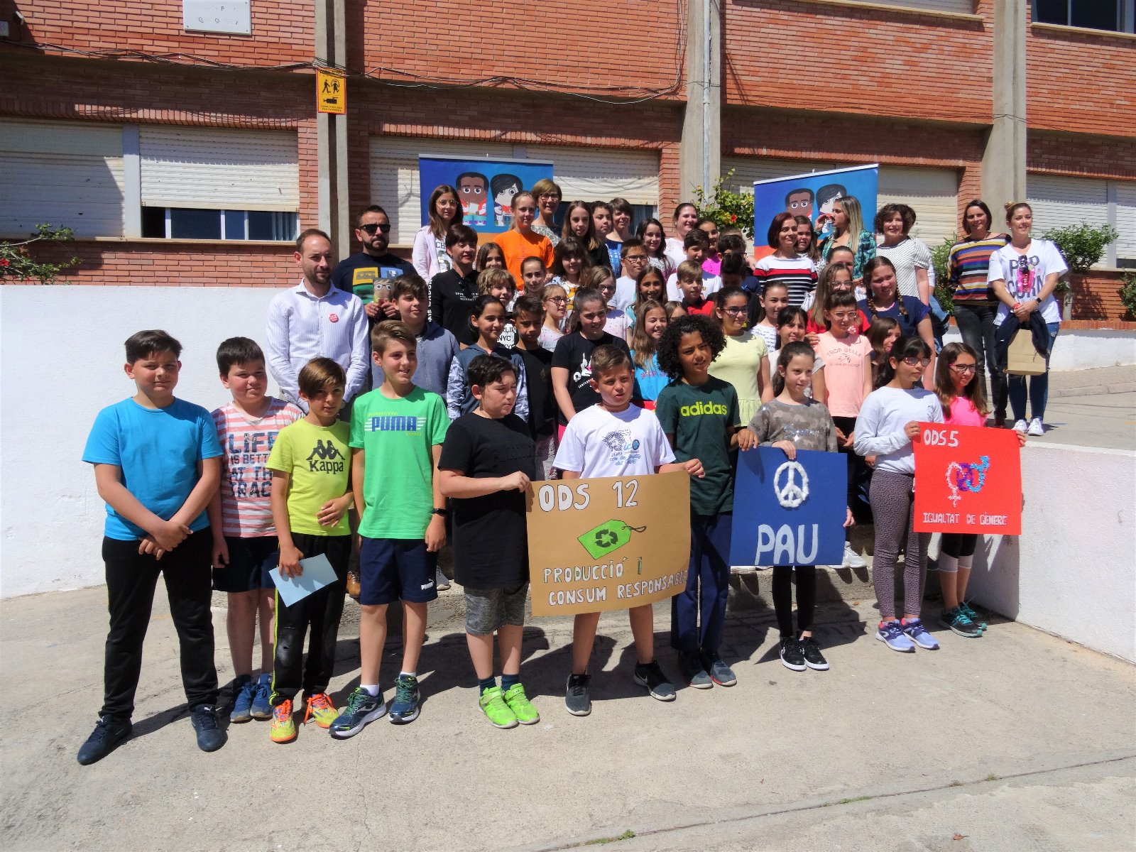 Entrega de la Agenda de la Infancia a los partidos políticos de La Vall d'Uixó